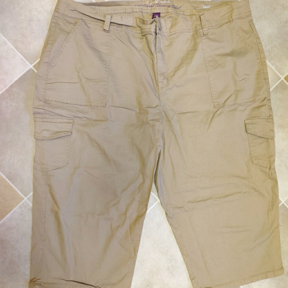 Gloria Vanderbilt Slimming Effect 20W Cargo Capris